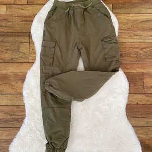 Okkoai, Woman’s Flannel Lined Cargo Pants. EUC!